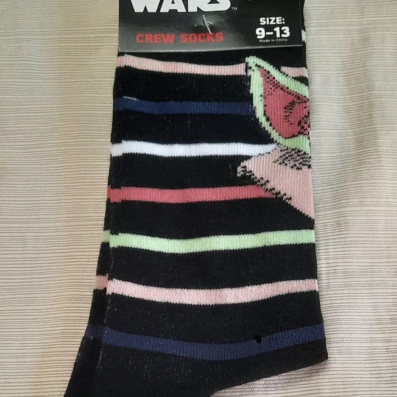 NEW STAR WARS CREW SOCKS 'GROGU'  SIZE 9-13 ~ - Picture 4 of 5